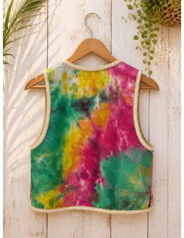 Chaleco tie dye con lentejuelas y estampado