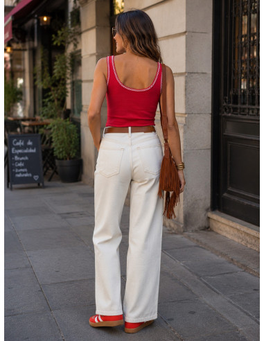 Camiseta canalé roja con filo bordado blanco
