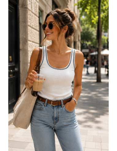 Camiseta canalé blanca con filo bordado negro