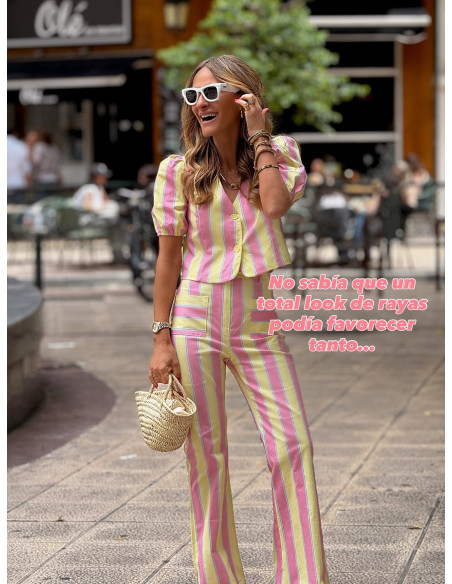 Conjunto de Rayas Amarillo y Rosa con Pantalón de Pata Ancha
