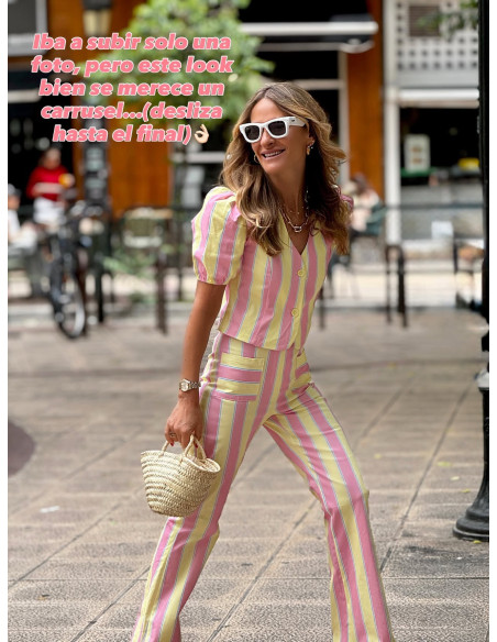 Conjunto de Rayas Amarillo y Rosa con Pantalón de Pata Ancha