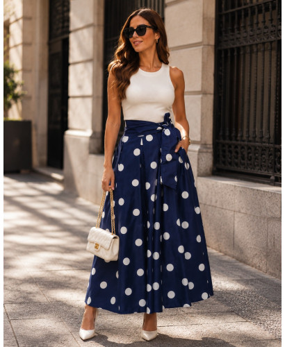 Falda azul marino con lunar blanco