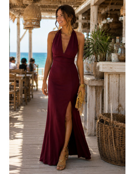 Vestido largo halter burdeos con abertura lateral