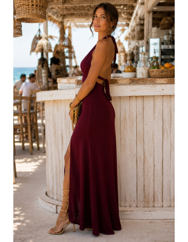 Vestido largo halter burdeos con abertura lateral