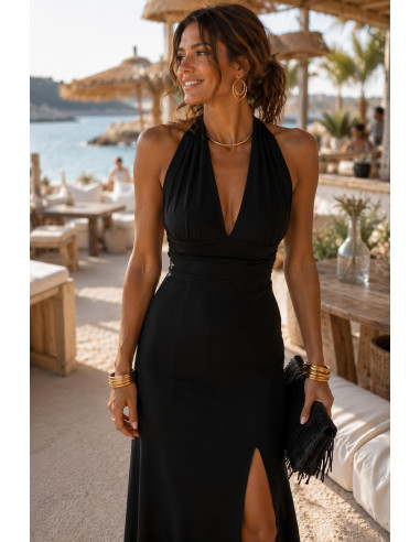 Vestido largo halter negro con abertura lateral