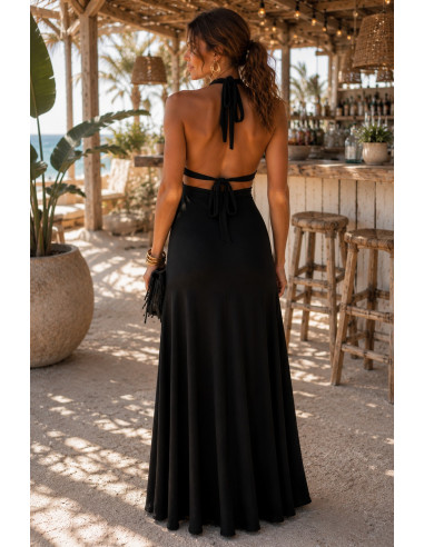 Vestido largo halter negro con abertura lateral