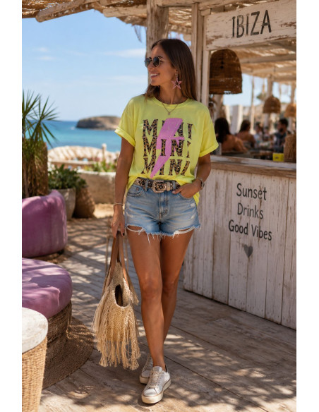 Camiseta Amarilla con Rayo y Letras Animal Print ⚡