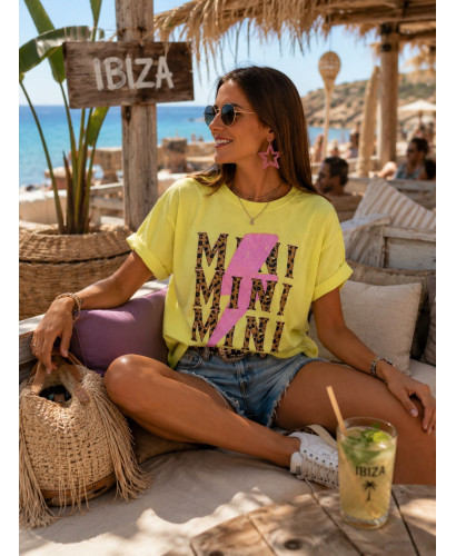 Camiseta Amarilla con Rayo y Letras Animal Print ⚡