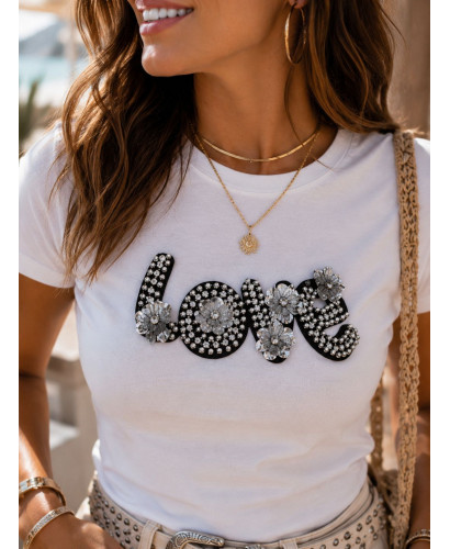 Camiseta blanca con LOVE en abalorios