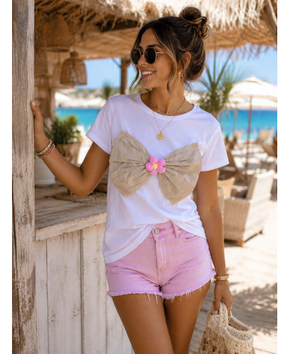 🎀 Camiseta Manga Corta Blanco con Lazo Camel y Flor Rosa 🌹