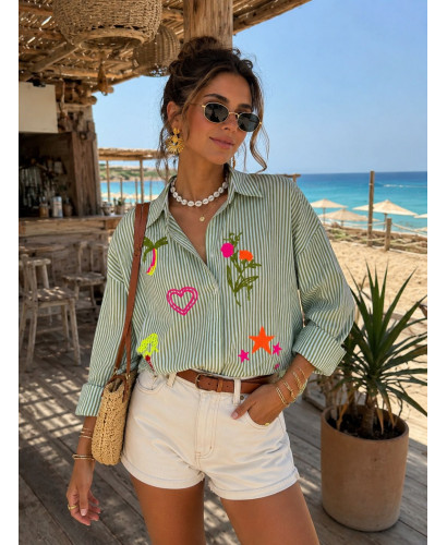 Camisa navy verde y blanca con bordados flúor