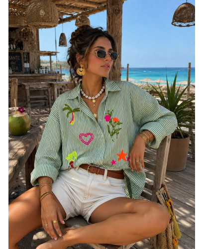 Camisa navy verde y blanca con bordados flúor 2
