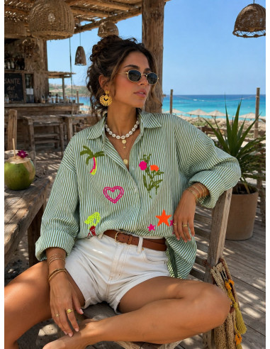 Camisa navy verde y blanca con bordados flúor