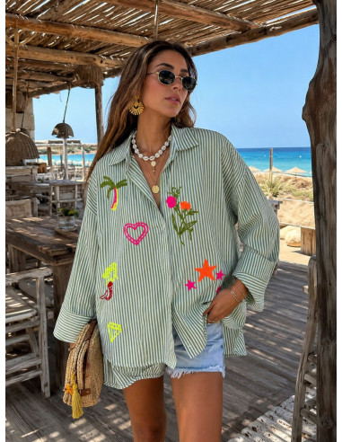 Camisa navy verde y blanca con bordados flúor