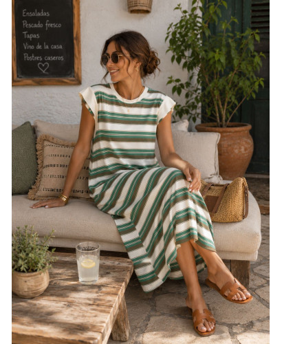 Vestido de franjas verde y crudo con bolsillos y abertura...