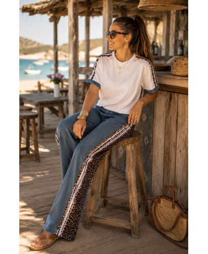 Conjunto camiseta blanca y pantalón con detalles denim