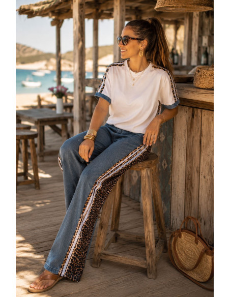 Conjunto camiseta blanca y pantalón con detalles denim
