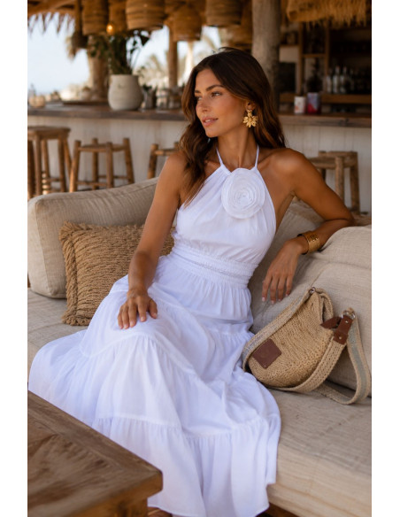 Vestido Blanco Anudado al Cuello con Flor en Relieve