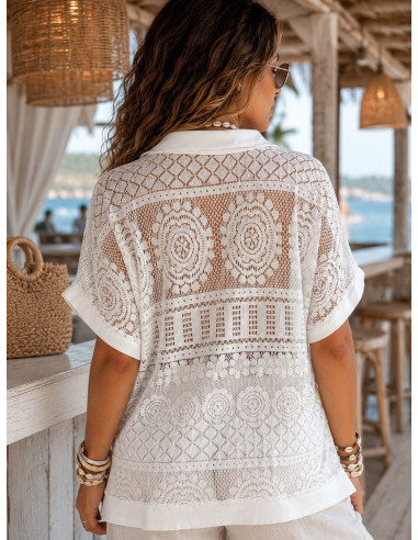 Blusa Calada con Crochet y Escote Pico