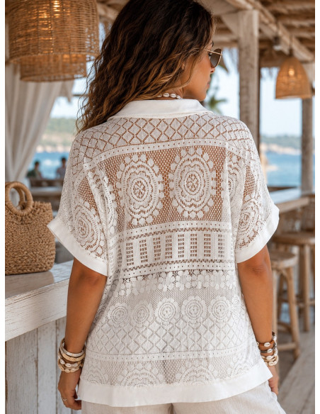 Blusa Calada con Crochet y Escote Pico