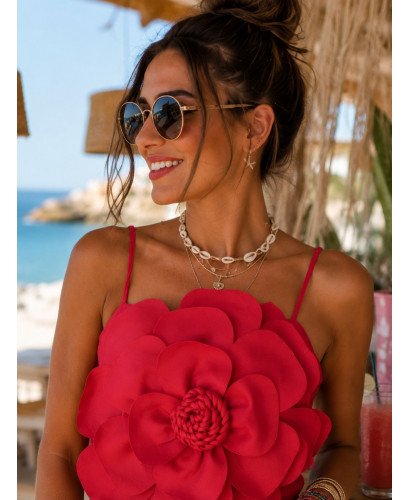 Top rojo con flor frontal espectacular