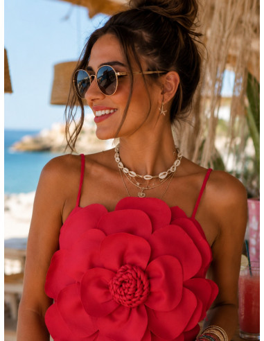 Top rojo con flor frontal espectacular