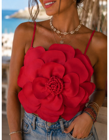 Top rojo con flor frontal espectacular