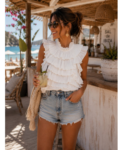 🌼 Top Halter Blanco con Volantes: Elegancia y Estilo 🌼