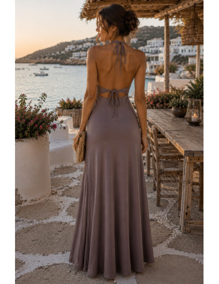 Vestido largo halter taupe con abertura lateral