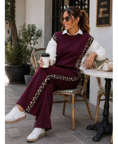 Conjunto granate técnico con detalles animal print