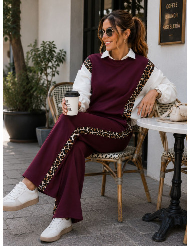Conjunto granate técnico con detalles animal print