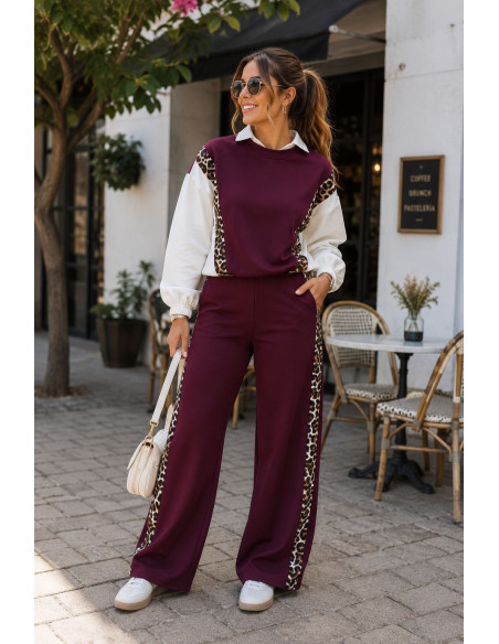 Conjunto granate técnico con detalles animal print