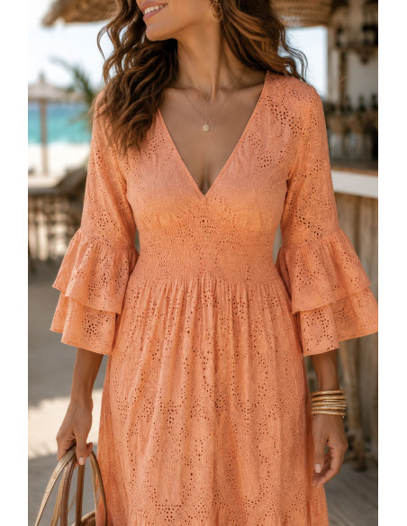 Vestido Largo en Bordado Inglés Melocotón con Escote de Pico