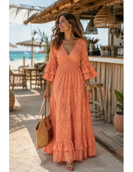Vestido Largo en Bordado Inglés Melocotón con Escote de Pico