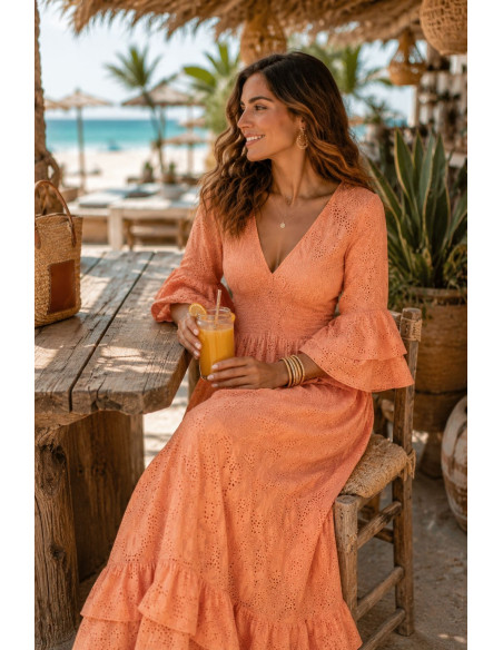 Vestido Largo en Bordado Inglés Melocotón con Escote de Pico
