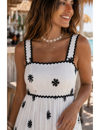 Vestido blanco con Estampado negro y Detalles...