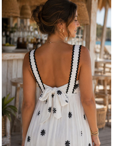 Vestido blanco con Estampado negro y Detalles...