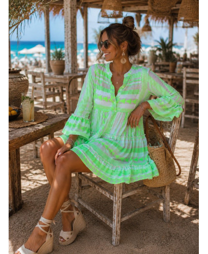 Vestido Babydoll Bordado Verde Lima con Escote Pico 2