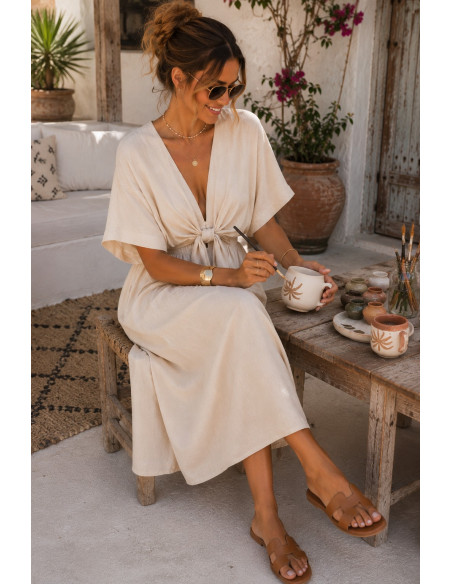 Vestido midi en crudo con lazada frontal y cintura elástica