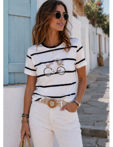 Camiseta navy con bicicleta bordada en blanco y...
