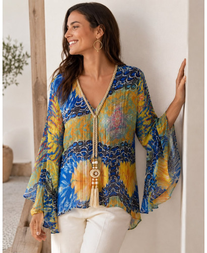 Blusa de seda fría estampada con escote en pico