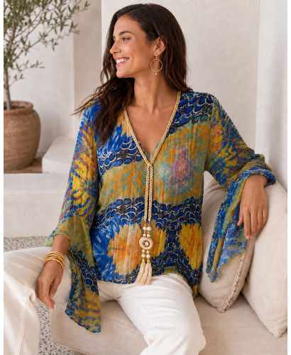 Blusa de seda fría estampada con escote en pico 2
