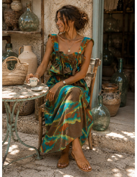 Vestido largo chocolate con estampado en turquesa y mostaza