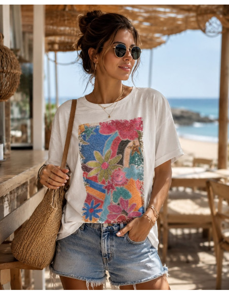 Camiseta Blanca con Detalle de Lentejuelas y Flores 🌺