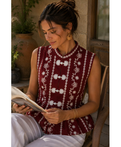 Blusa de lino granate con dibujo en blanco