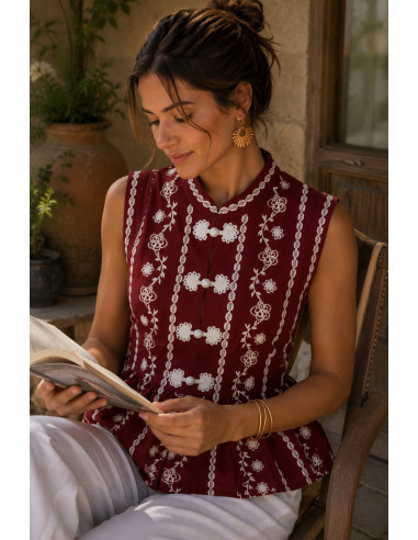 Blusa de lino granate con dibujo en blanco