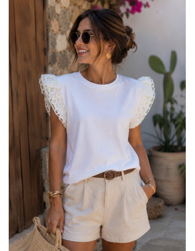 Camiseta Blanca con Manga de Volantes crudos