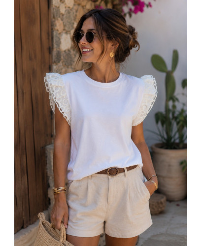 Camiseta Blanca con Manga de Volantes crudos 2