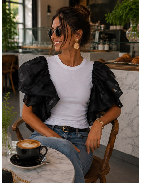 Camiseta Blanca con Mangas Abullonadas Negras