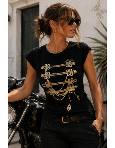 Camiseta Negra con Botones Dorados y Cordón...